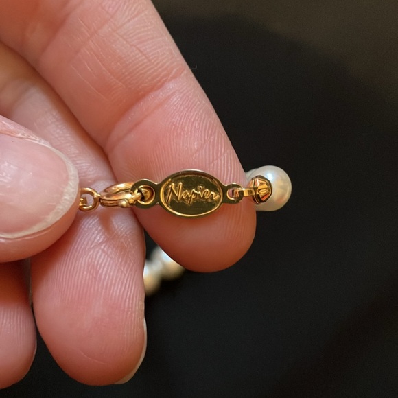 Vintage Faux pearl Jewelry Lot of 2 necklaces (Napier) and 1 bracelet - Picture 3 of 10